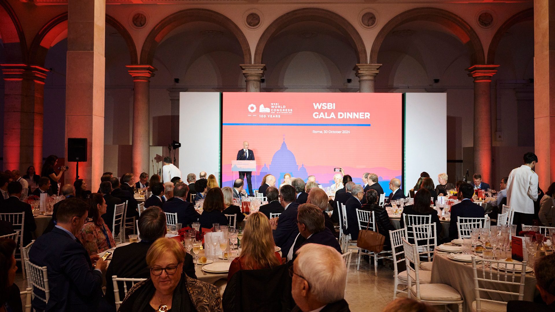 Menschen beim WSBI-Galadinner