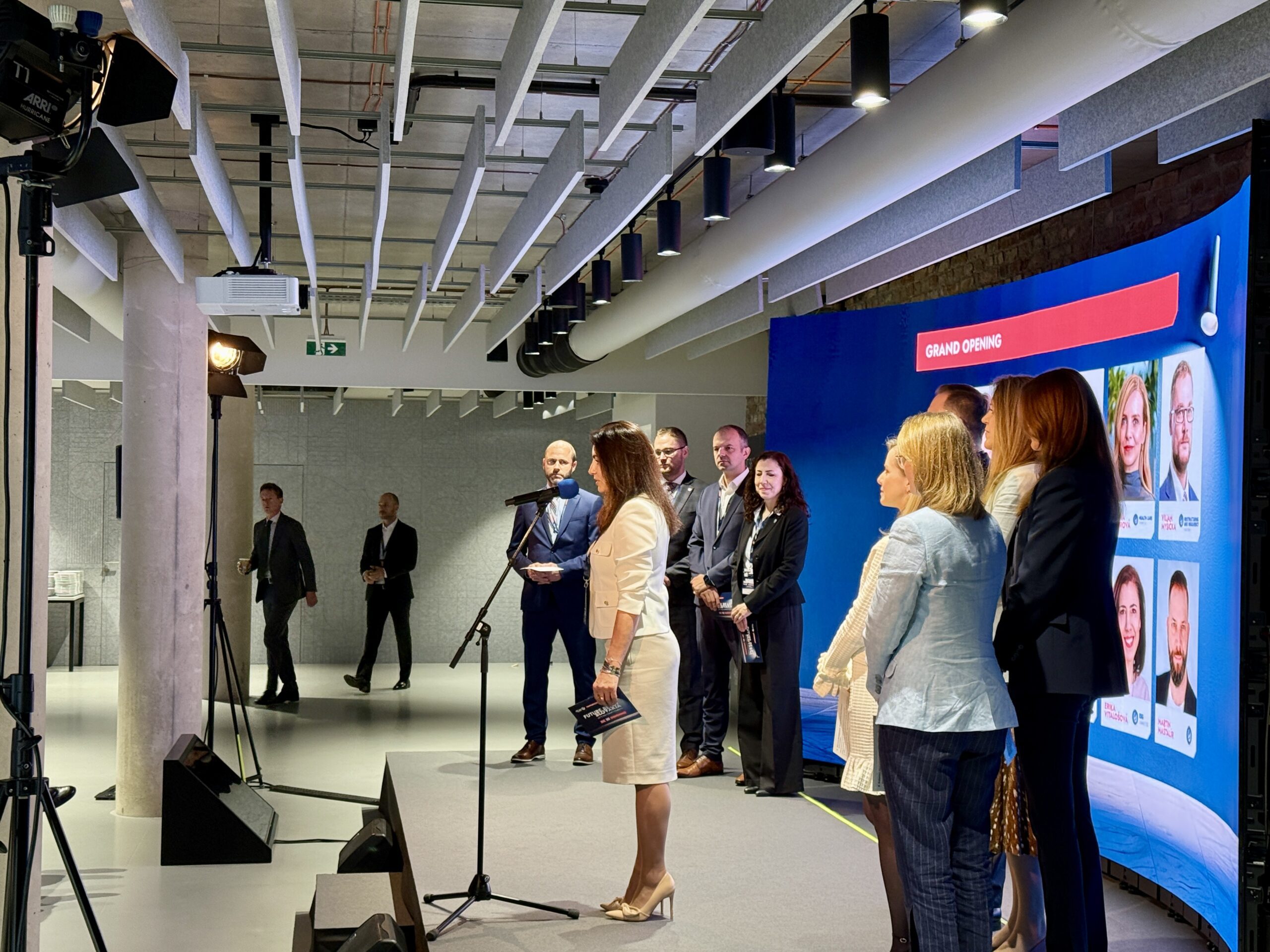 Amcham, Wettbewerb Slowakei, Base, Jurkovičová, unilum, podium, zx1, arri, shure 01 04