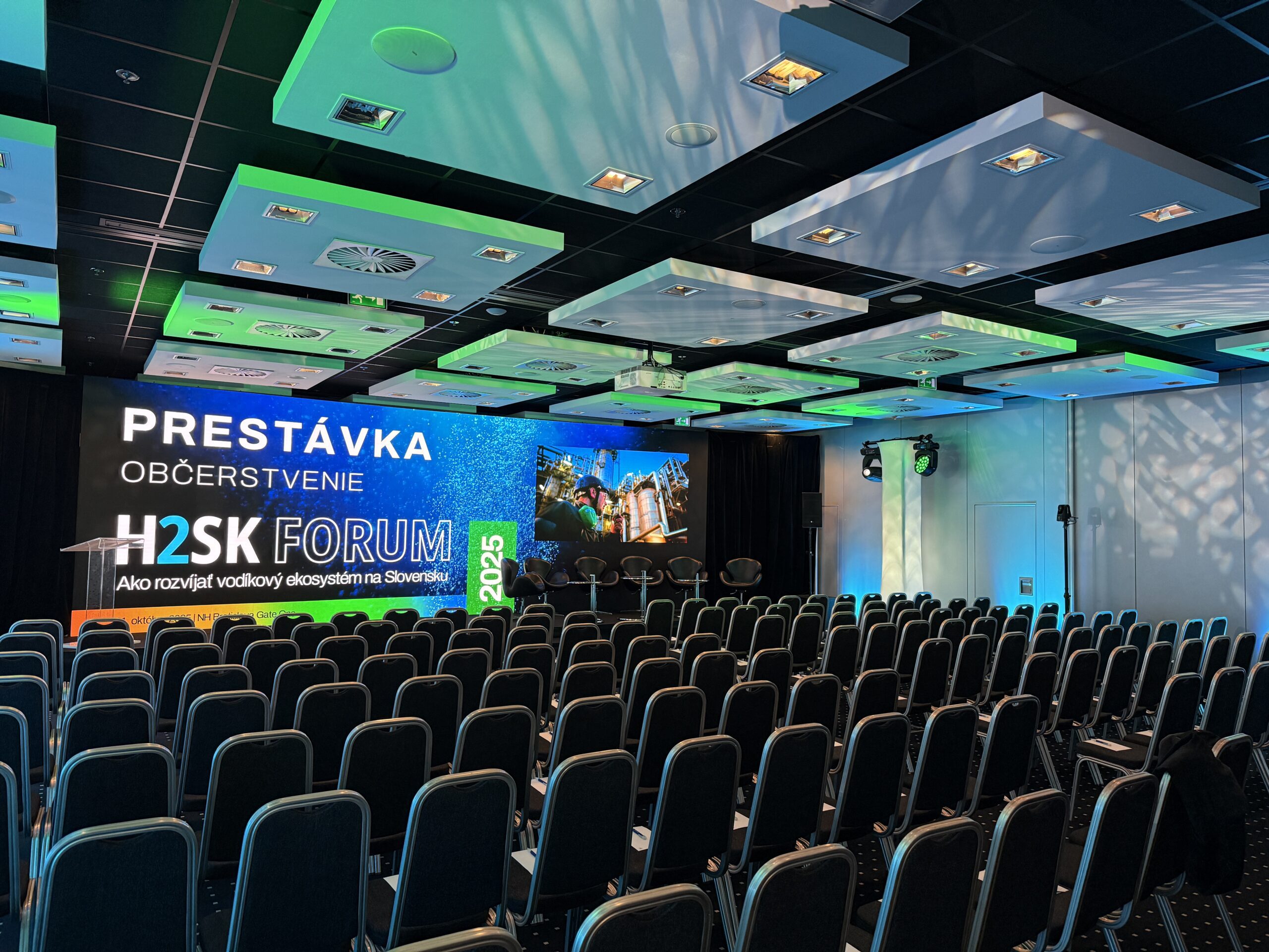 01 Nationaler Wasserstoffverband der Slowakei - Hotel Gate One, gloshine, odekor, pipe