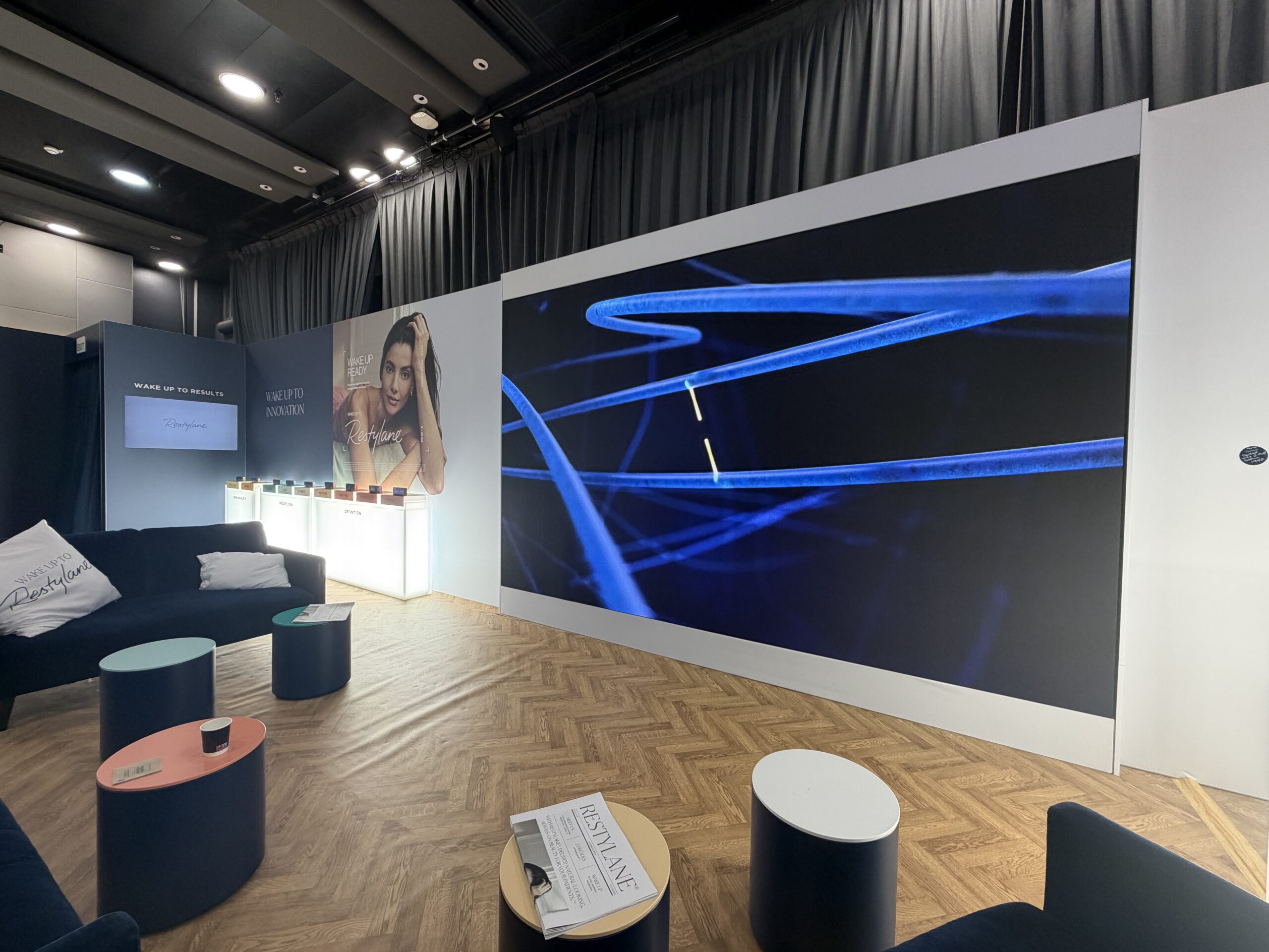 IMCAS Paris - Galderma Aufenthaltsraum (18) unilumin