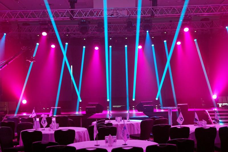 09-licht-show-robe-pointe