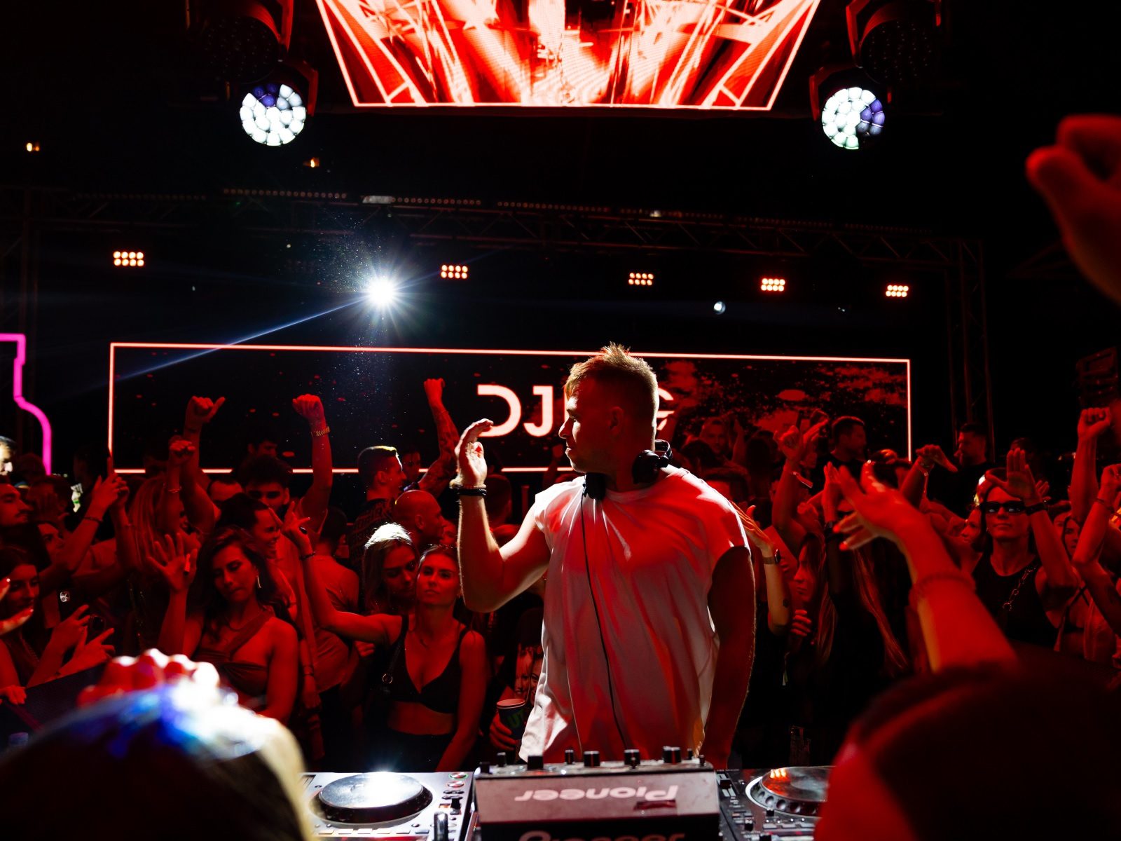 hurricane-dj-ekg-ekg-solo-groundsupport-ozvucenie-osvetlenie-led-obrazovky-tanecna-party