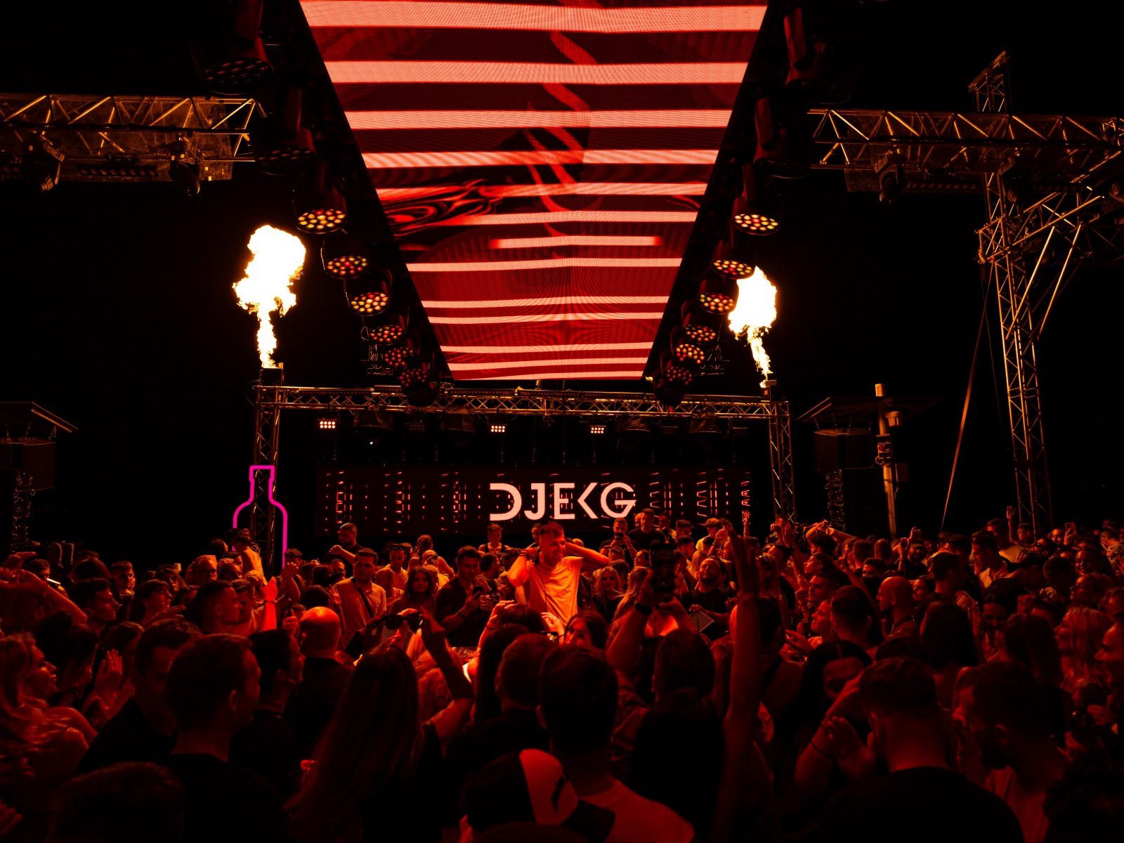 hurricane-dj-ekg-wakelake-groundsupport-ozvucenie-osvetlenie-led-obrazovky-outdoor