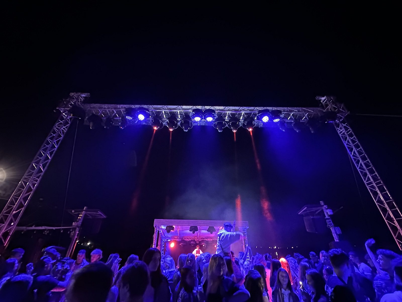 hurricane-endless-party-wakelake-ground-support-osvetlenie-ozvucenie