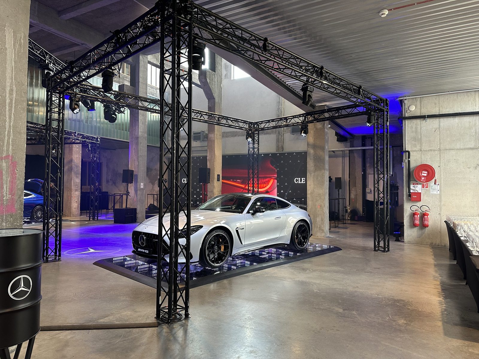 hurricane-mercedes-launch-mill-led-gloshine-lighting-construction-technical-support