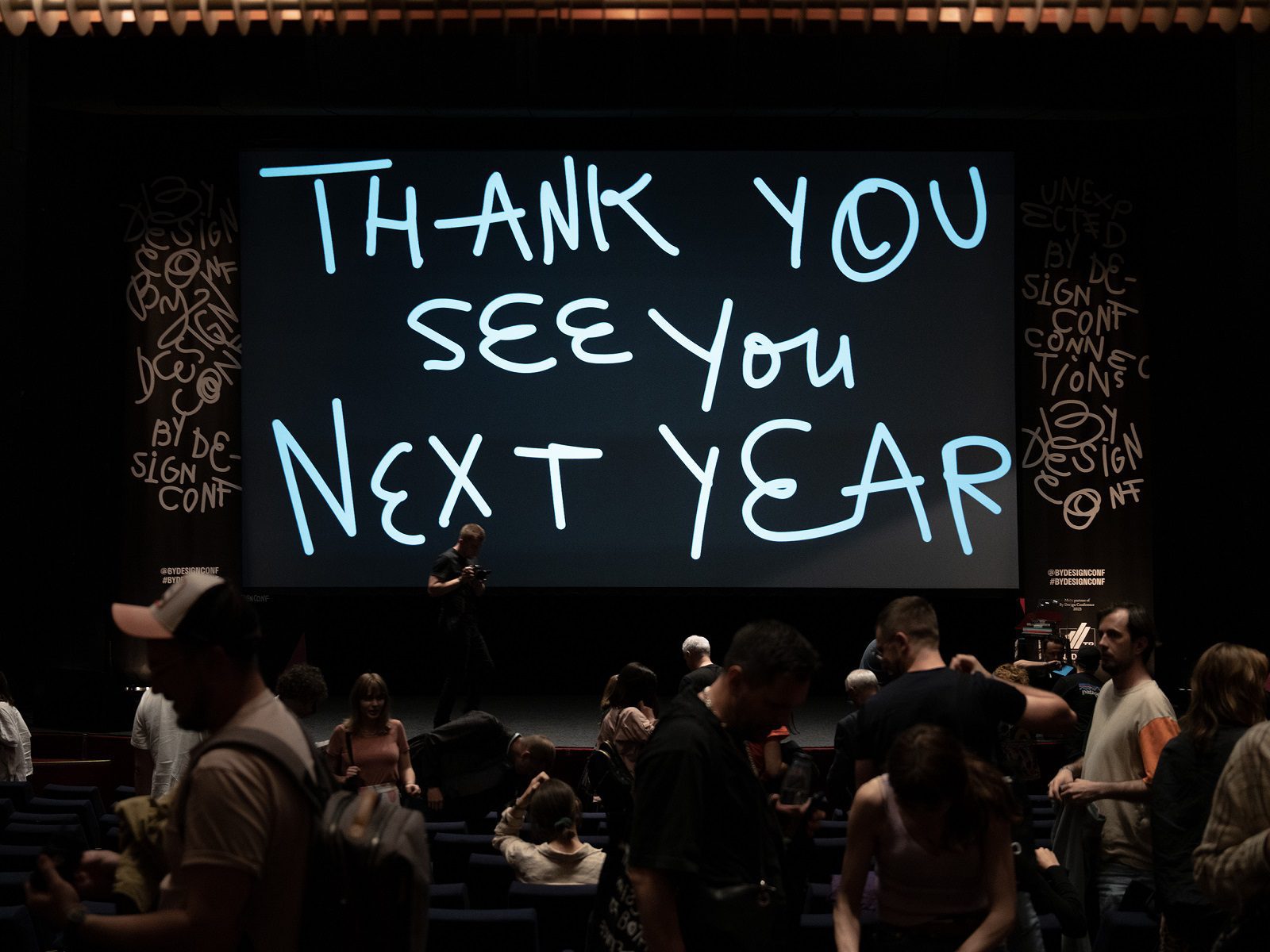 By Design_Hurricane_technical support_projection screen_videoprojector_excitation_dimming_conference 2023