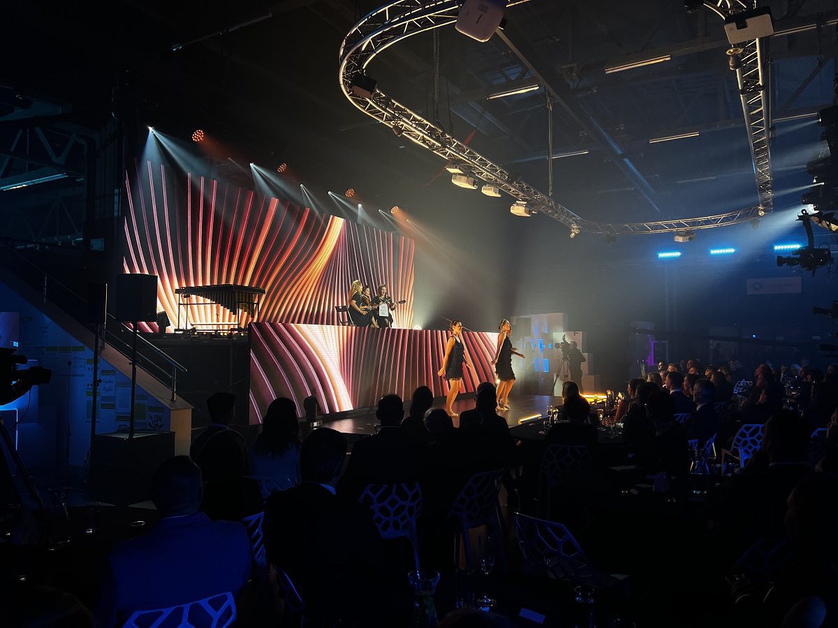 Cena za vedu a techniku_Hurricane_LED obrazovka_ozvucenie_osvetlenie_konstrukcie_podium