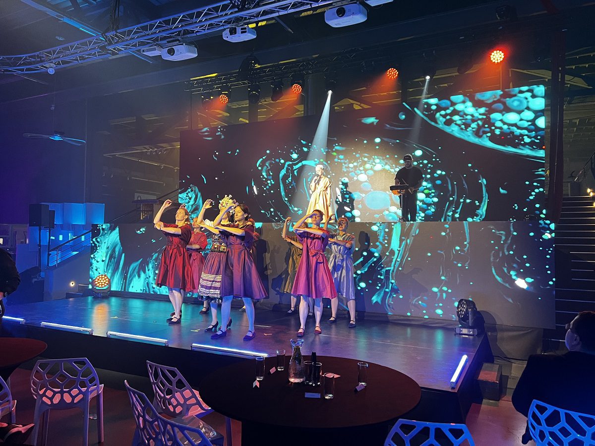 Hurricane_Cena za vedu a techniku_Aurelium_folklor_LED obrazovka_ozvucenie_osvetlenie_konstrukcie_podium
