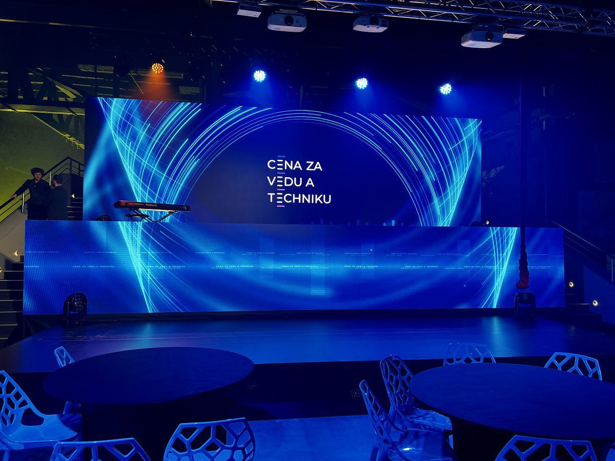 Hurricane_Cena za vedu a techniku_LED obrazovka_ozvucenie_osvetlenie_konstrukcie_podium_technicka podpora