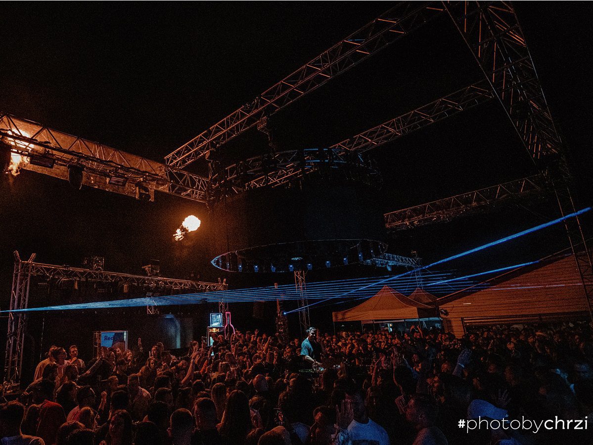 Hurricane_DJ EKG_Wakelake_ozvucenie_osvetlenie_LED_stage_lasers
