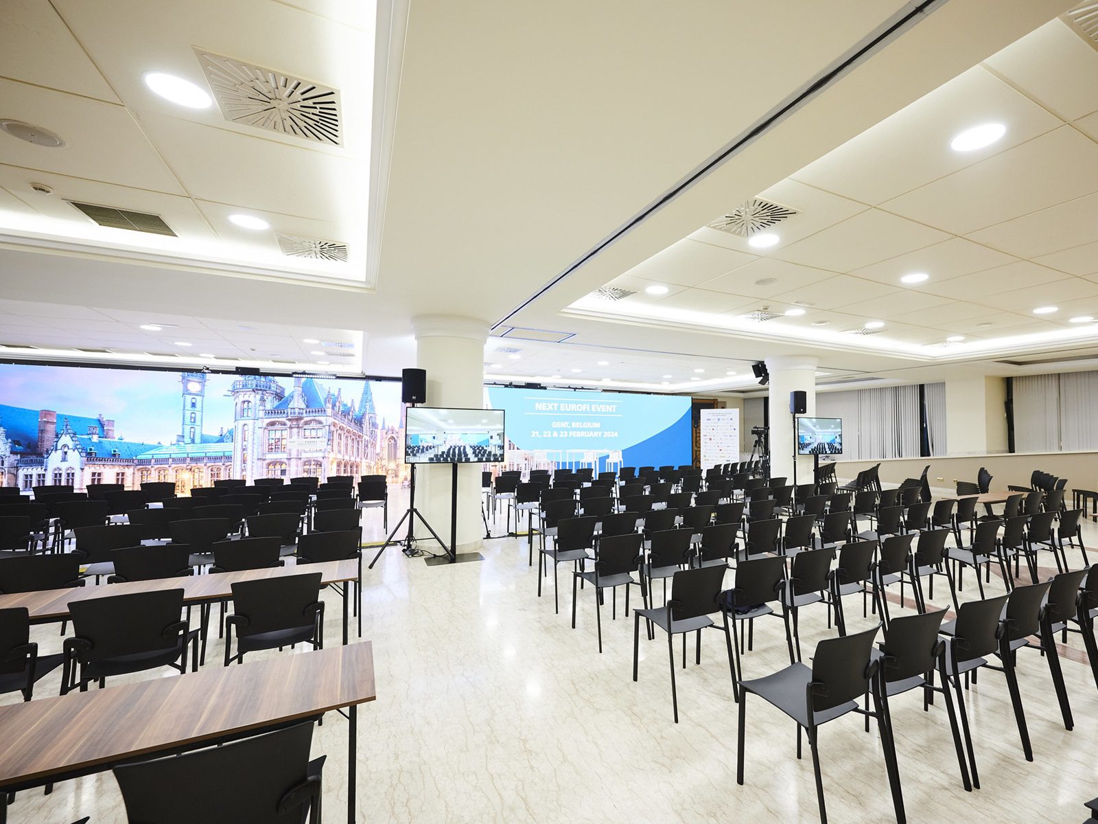 Hurricane_Eurofi_Santiago de Compostela_LED screen_LCD_light_sound_conference
