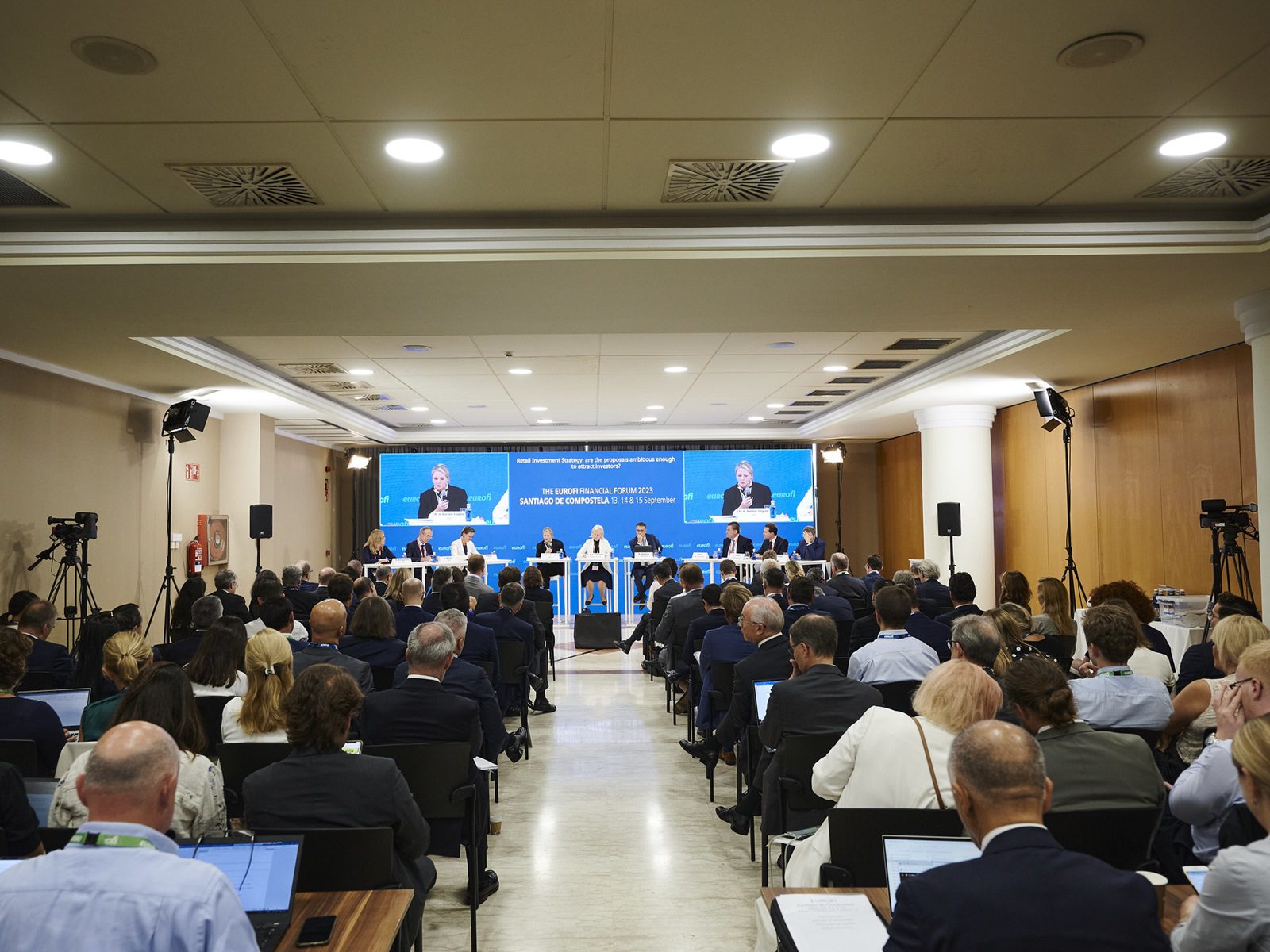 Hurricane_Eurofi_Santiago de Compostela_financial_forum_LED screen_light_sound