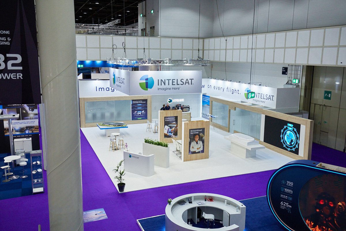 Hurricane_Intelsat_LCD_Touchscreens_LED Gloshine_Exhibition_Hamburg
