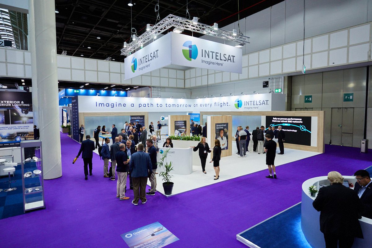 Hurricane_Intelsat_exhibition_LCD_touch_LED Gloshine_Hamburg_Evka