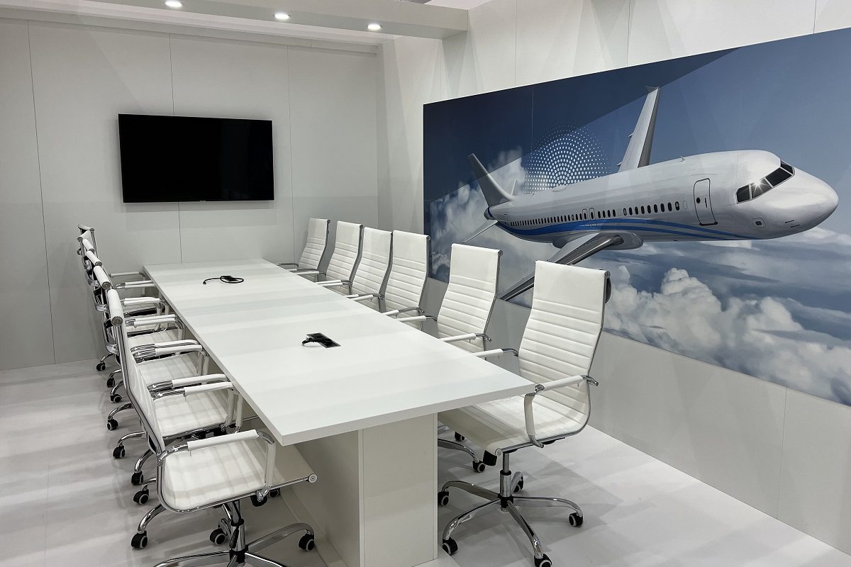 Hurricane_Intelsat_exhibition_LCD screen_Hamburg_exhibition_technology_conference room