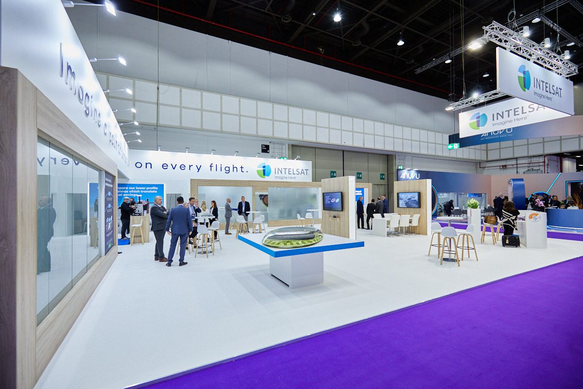 Hurricane_Intelsat_Exhibit_LCD_Touchscreen_LED Gloshine_Hamburg