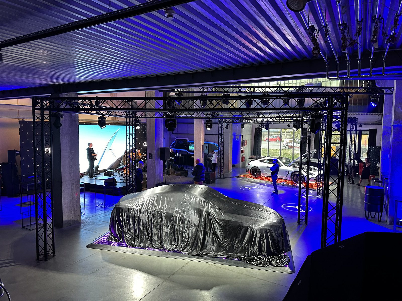 Hurricane_Mercedes launch_Mlynica_LED gloshine_lighting_gobo_construction_technical support_chapel