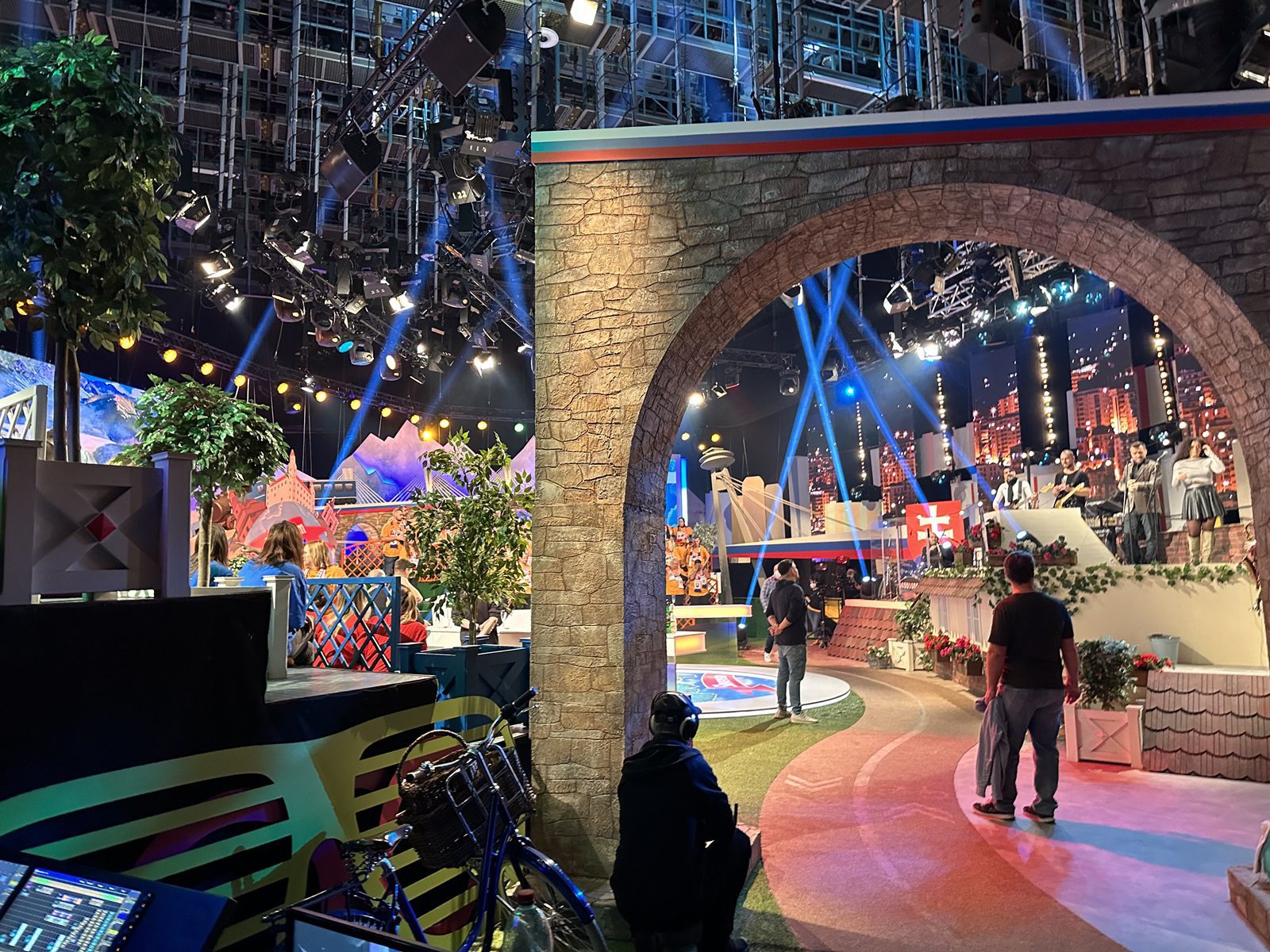 Hurricane_Milujem Slovensko_RTVS_atelier_LED obrazovky_osvetlenie_ozvucenie_technicka podpora