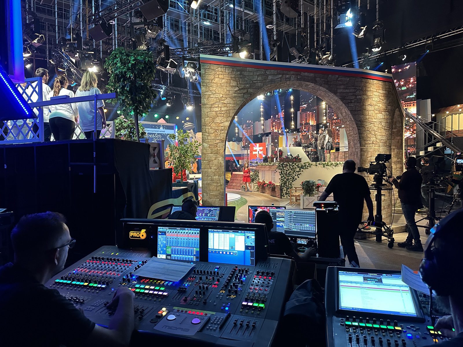 Hurricane_Milujem Slovensko_RTVS_atelier_LED obrazovky_ozvucenie_Midas Pro6_osvetlenie_technicka podpora_rezia