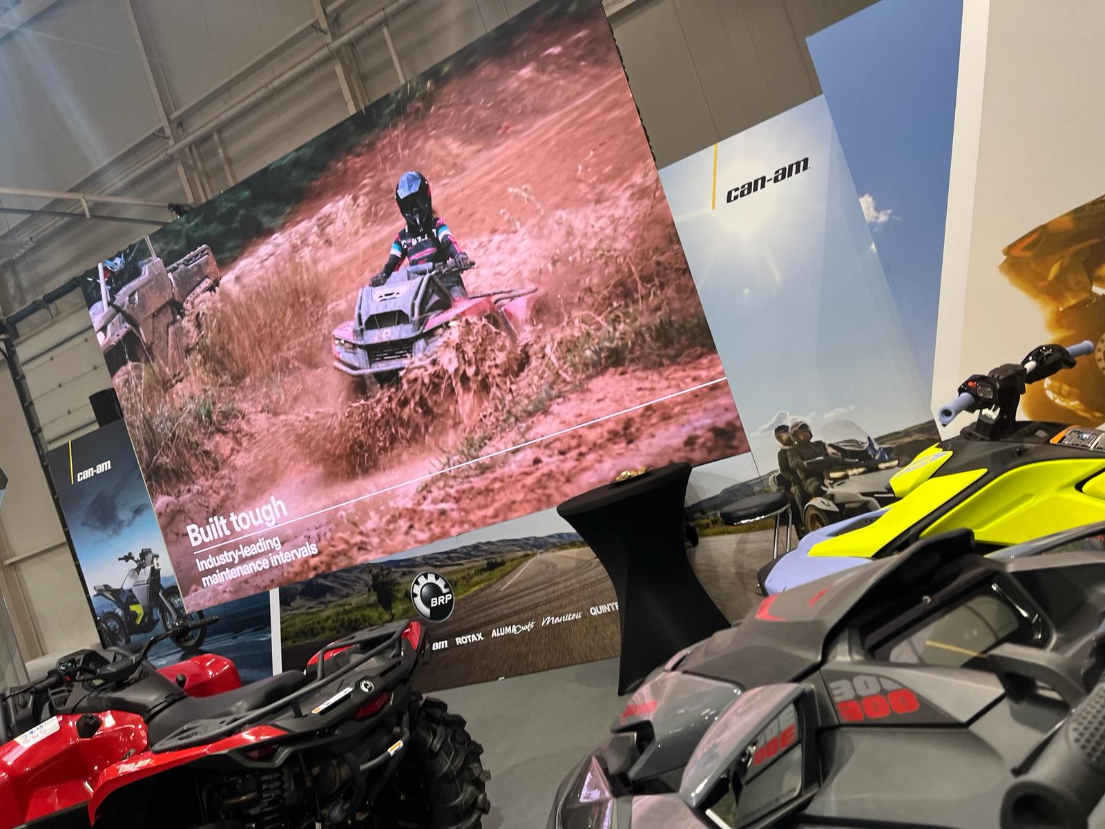 Hurricane_Motocykel 2024_Incheba_Can-am_technicka podpora_LED obrazovka