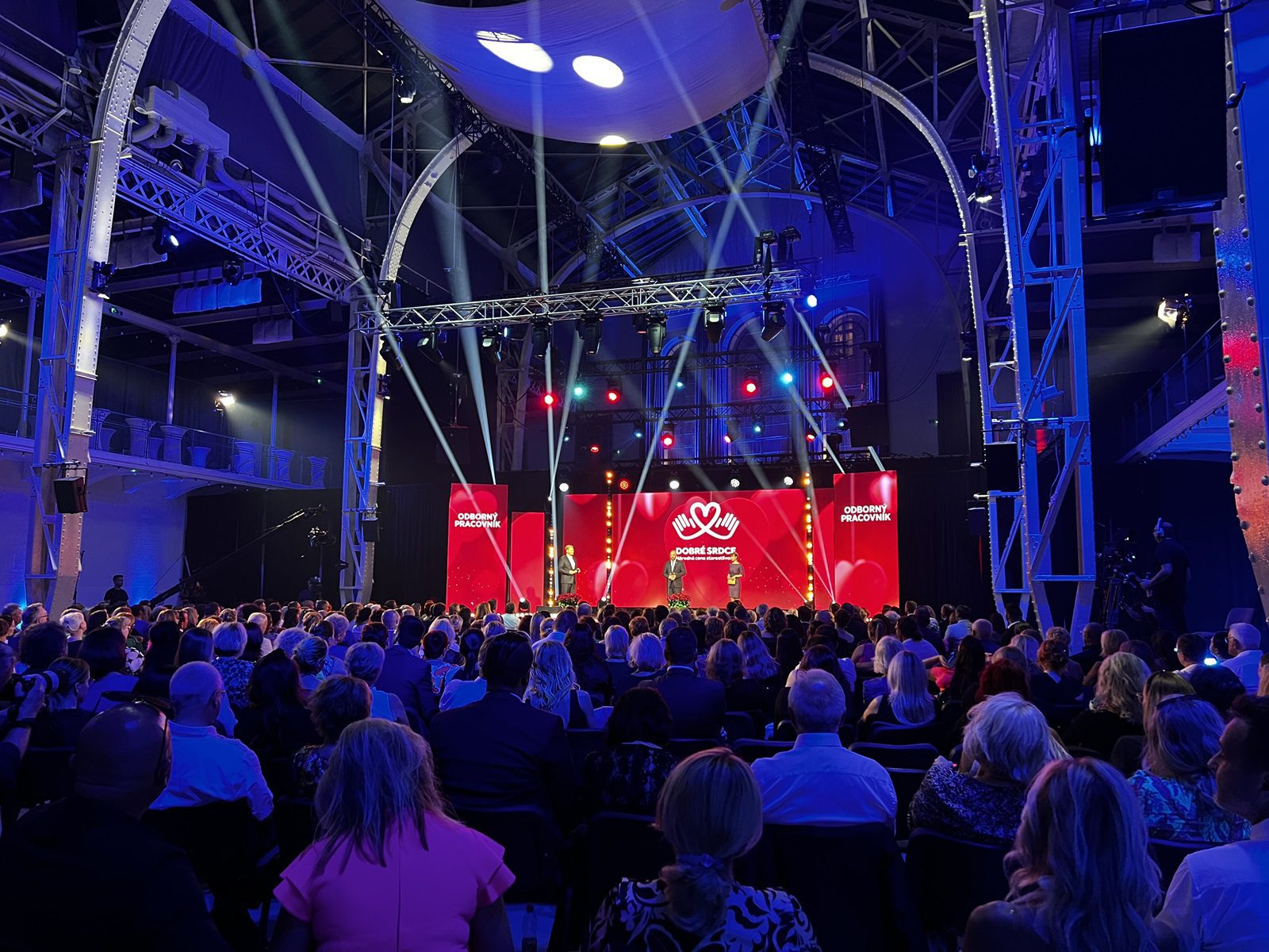 Hurricane_Stara trznica_Dobre srdce_LED obrazovky_ozvucenie_osvetlenie_stage_Martin Nikodym