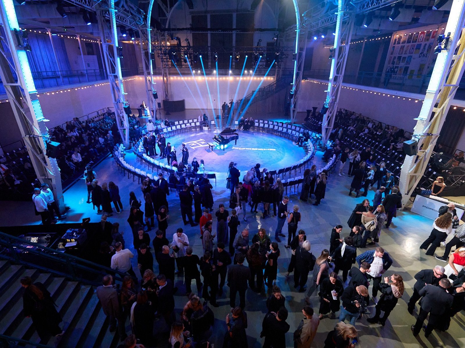Hurricane_fashion show_technical security_Marcel Holubec_Pianissimo_Stara trznica