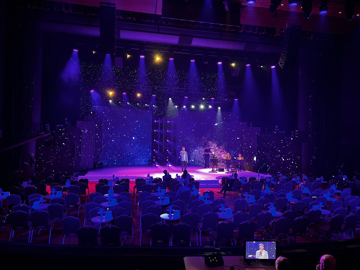 Kristalove kridlo_Hurricane_SND_LED obrazovka_ozvucenie_osvetlenie_scena_technika_Adam Durica