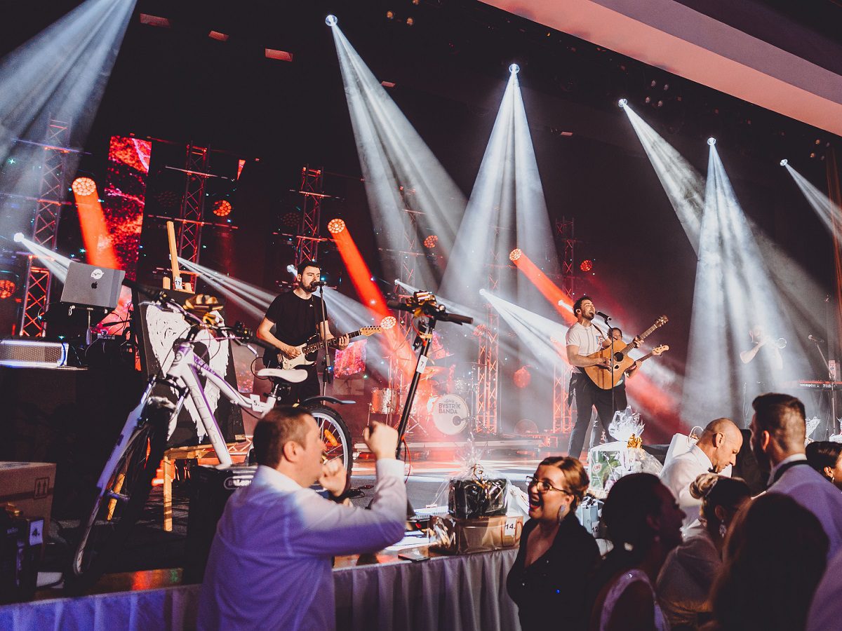 Ball Auxiliary_Hurricane_Bystrik Banda_lighting_video_LED_charity project