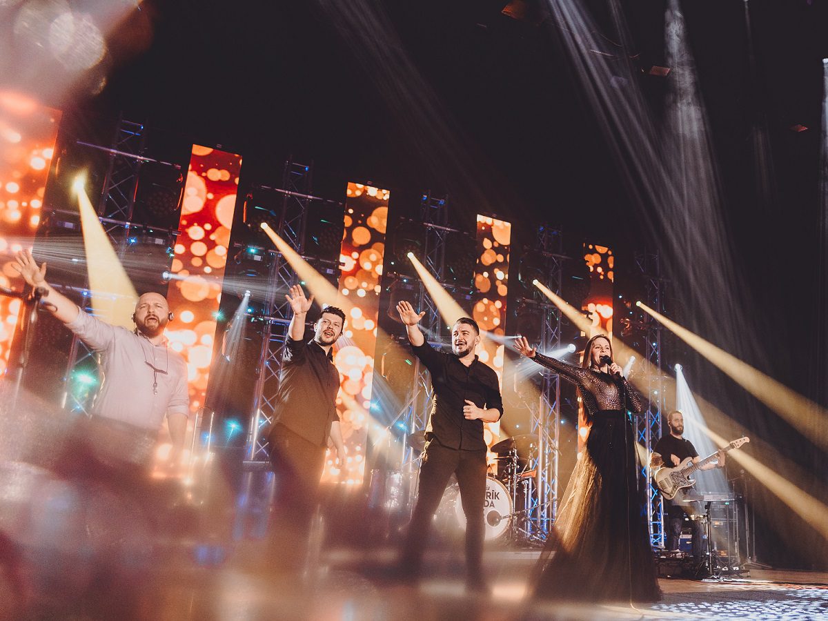 Help_Hurricane_Dominika Titkova Band_osvetlenie_LED_video