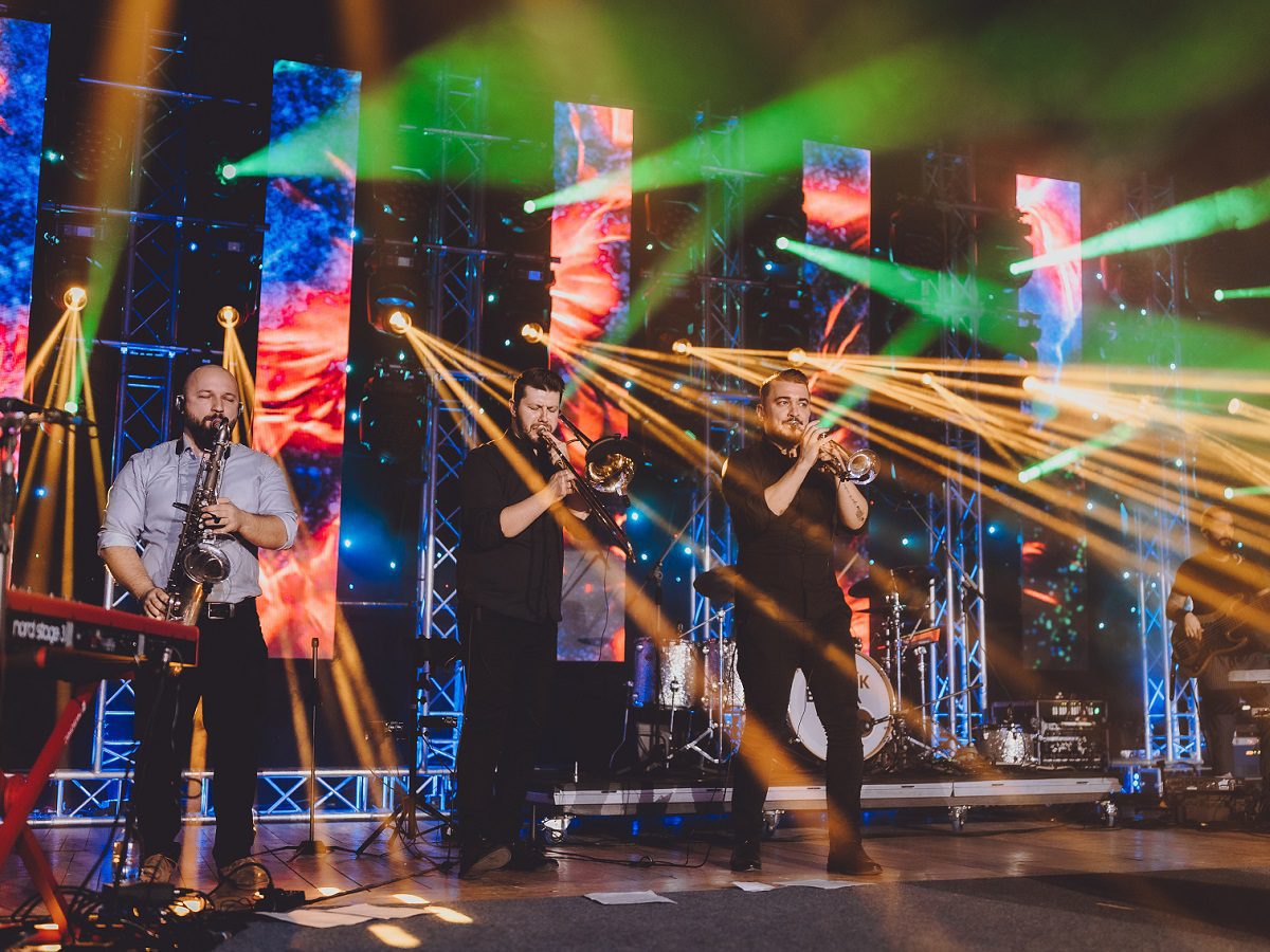 Help_Hurricane_Dominika Titkova Band_lighting_video_LED