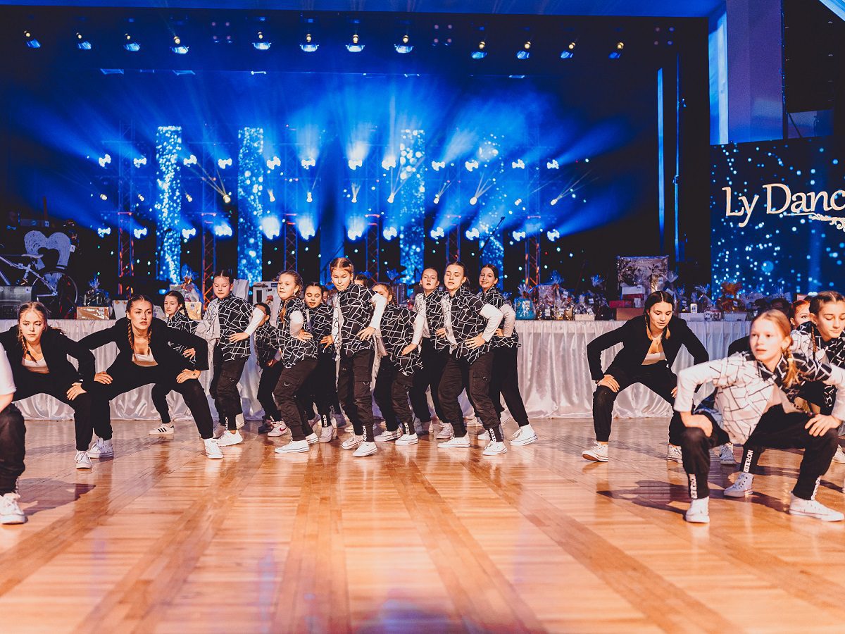 Ball Auxiliary_Hurricane_Ly Dance United_lighting_video_LED_beneficia