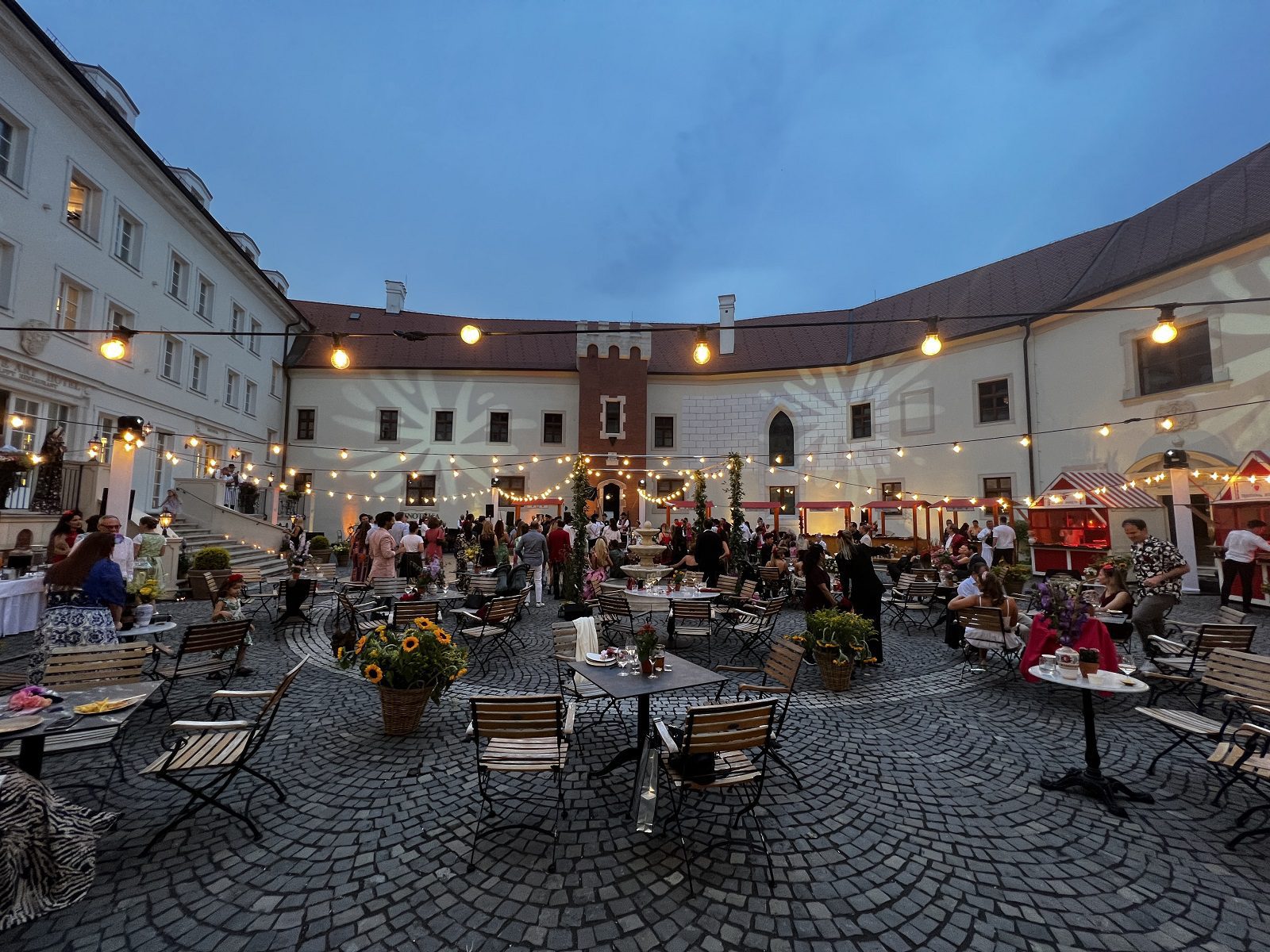 Preparations_wedding_courtyard_outdoor_Simak_Castle_Hurricane_Slovakia_sound_light