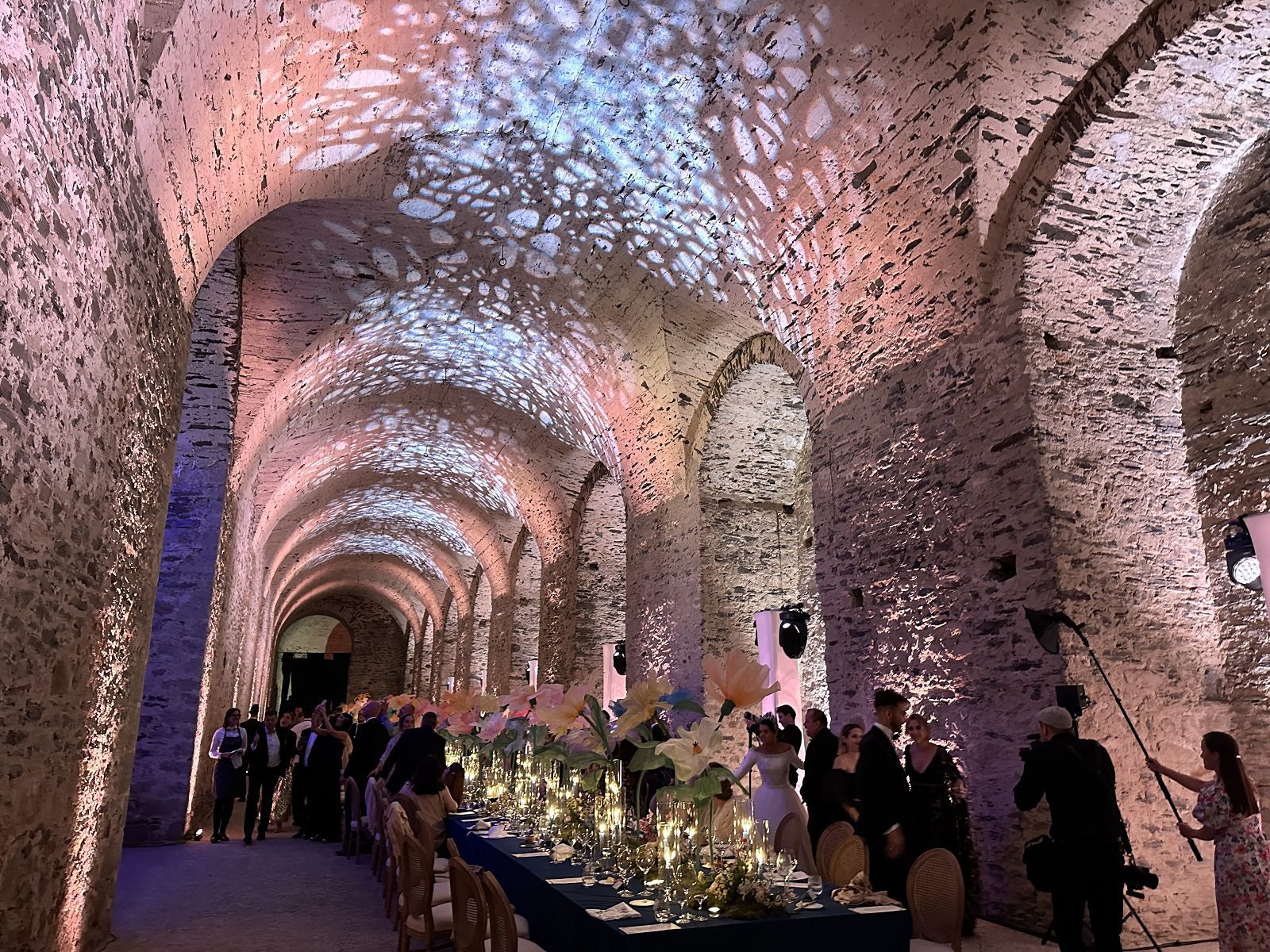 Wedding_Hurricane_Cerveny kamen_castle_Slovakia_dinner room_light_sound