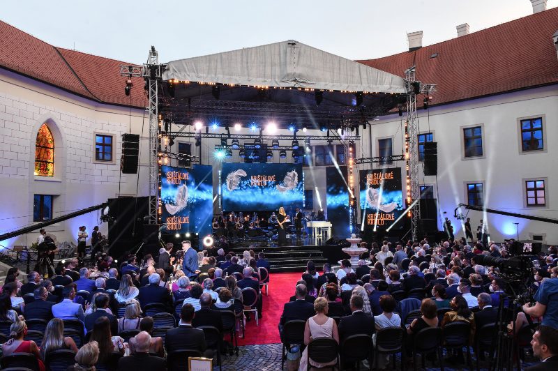 crystal_wing_hurricane_lock_zamok_simak_pezinok_roof_podium_illumination_lighting_LED_3