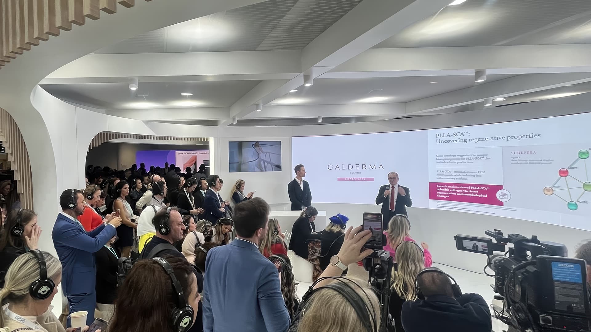 Hurricane_Galderma_Paris_exhibition_silent_disco_headphones_presentation