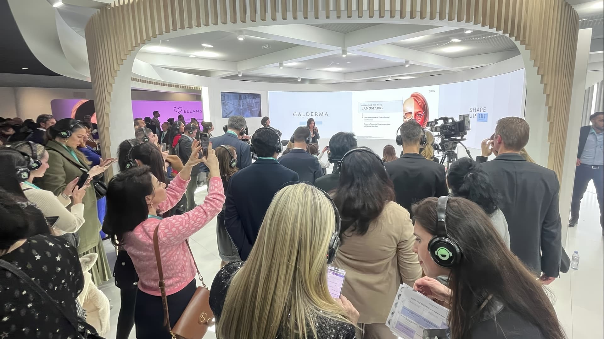 Hurricane_Galderma_Paris_exhibition_silent_disco_headphones_sound