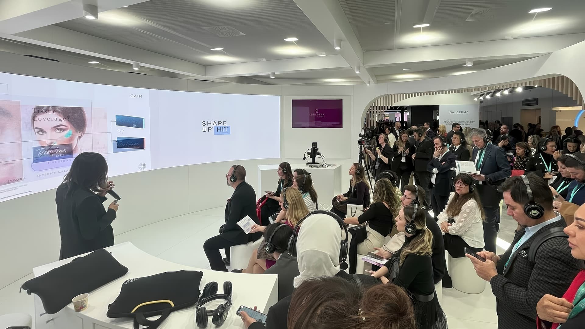 Hurricane_Galderma_Paris_exhibition_silent_disco_system_headphones_microphones