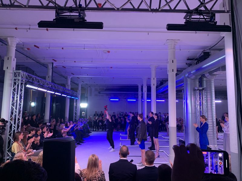 fashion-show-hurricane-marcel-holubec-in-glow-technical-security
