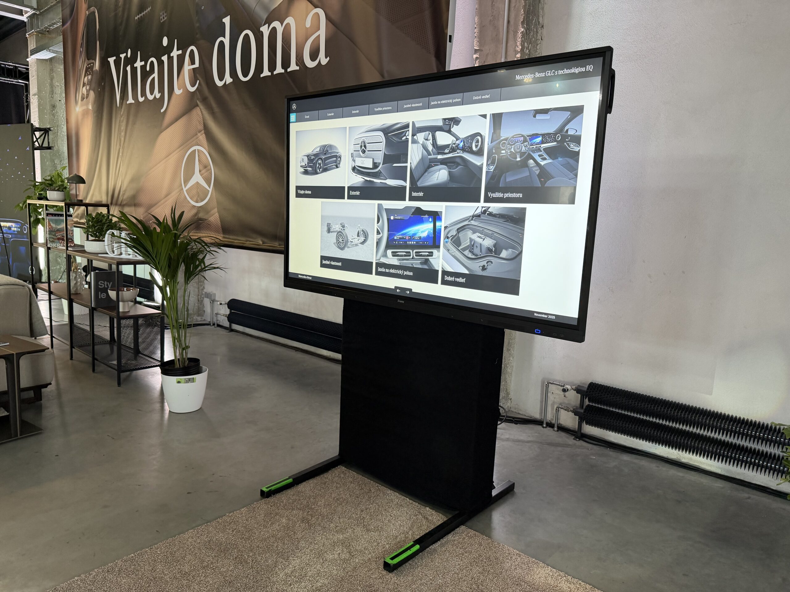 08.Mercedes-GLC-Launch-Mlynica-LCD86-LCD-stativ-3-skaliert