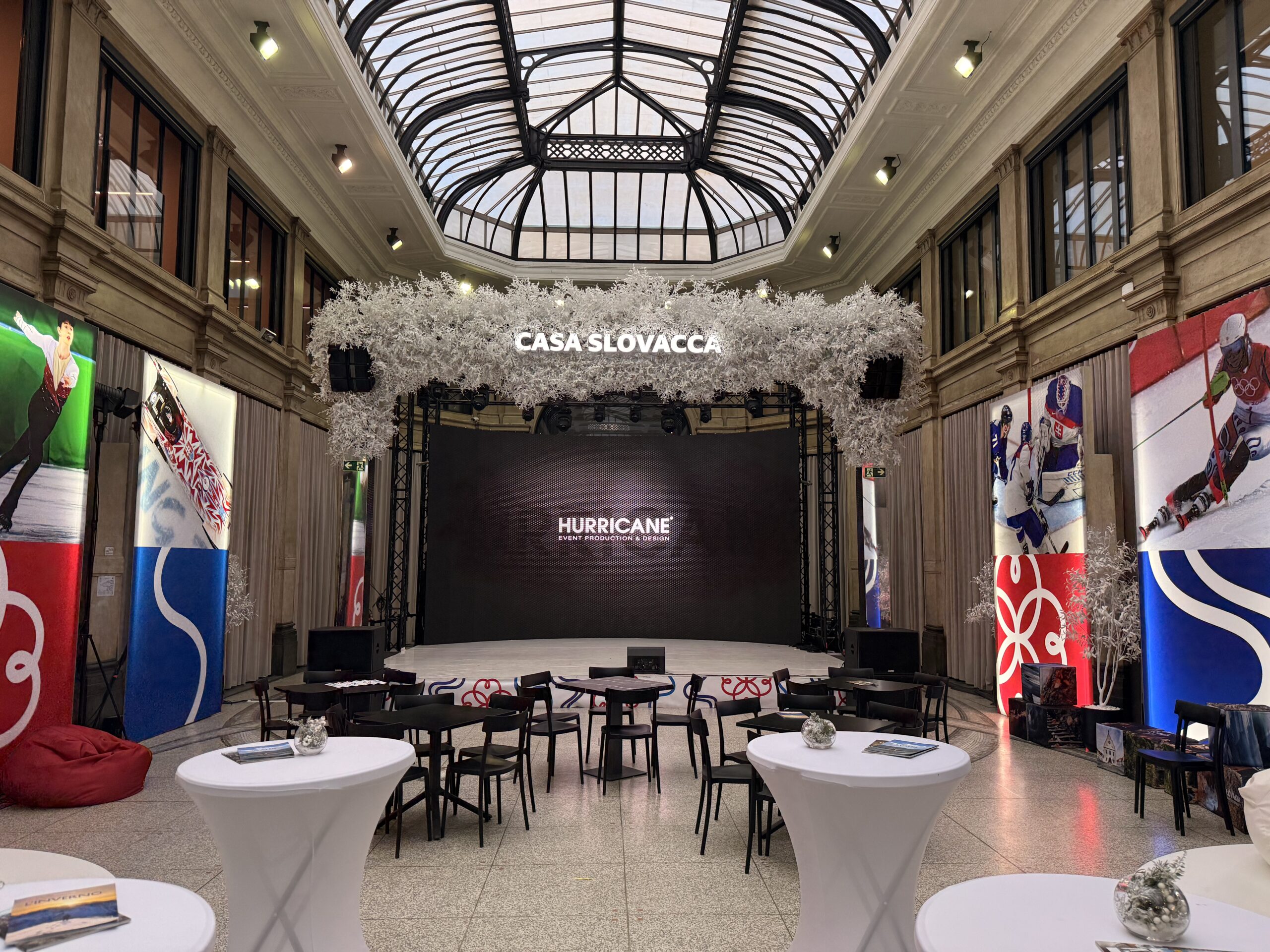 Casa Slovacca ZOH Milano - stage gloshine venue