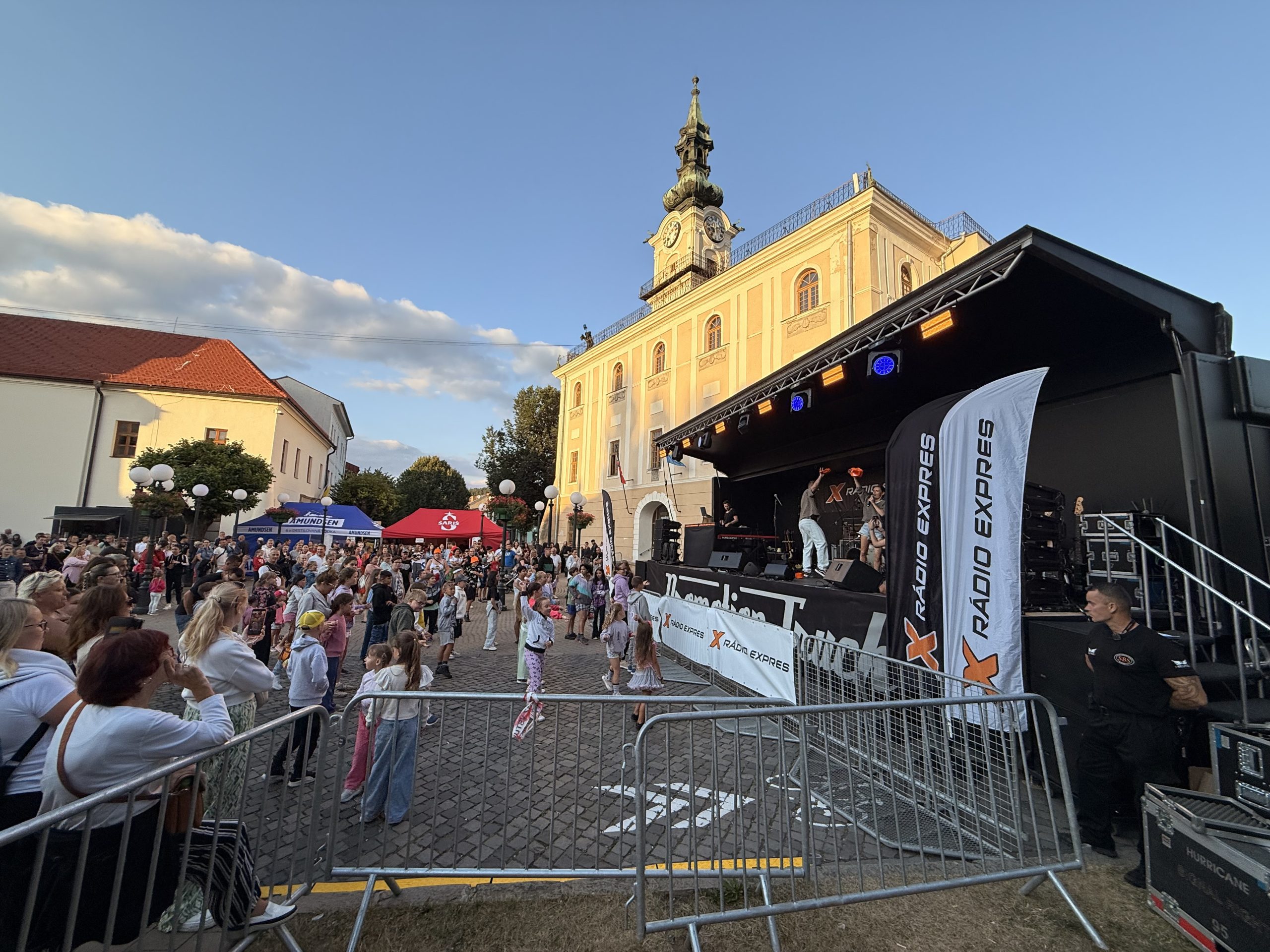Express-Party-Bühne-Künstler-7-skaliert