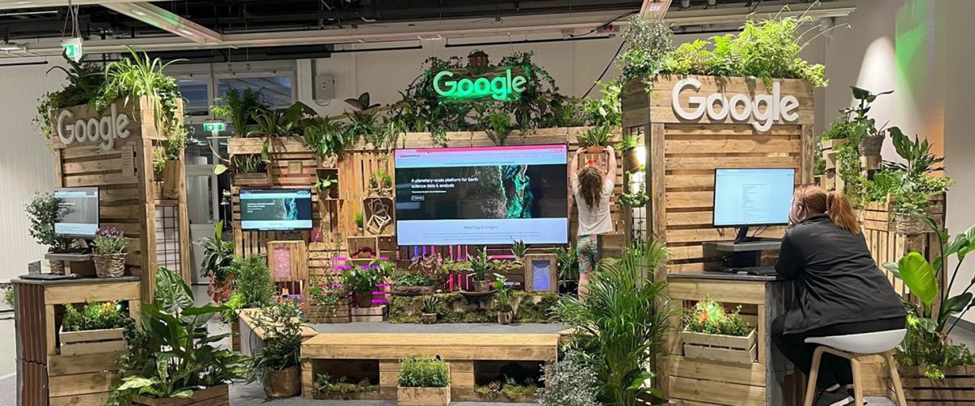 Hurricane_Google_Vienna_EGU_LCD-Displays_Technische_Unterstützung