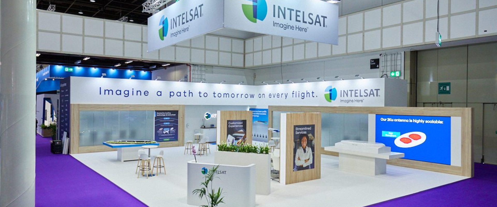 Hurricane_Intelsat_Hamburg_LCD_Touchscreens_LED Gloshine_Ausstellung