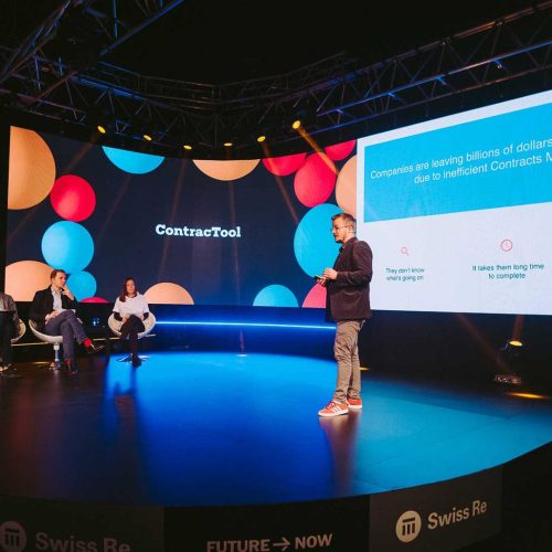 Vortrag auf der Konferenz über Vertragsmanagement