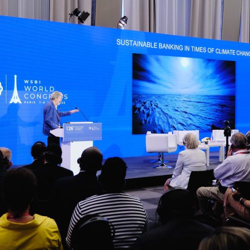Konferenz über nachhaltiges Bankwesen in Zeiten des Klimawandels.
