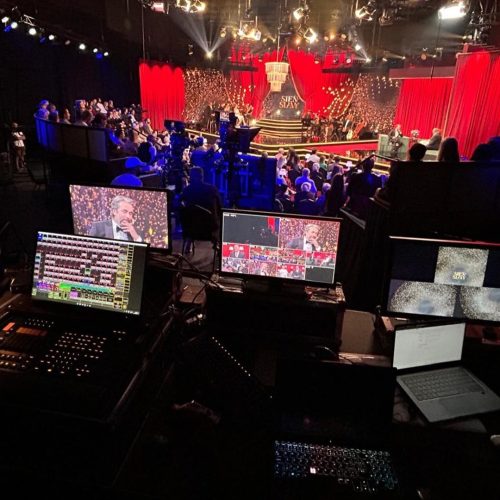 Kontrollraum auf der Bühne während der Aufführung.
